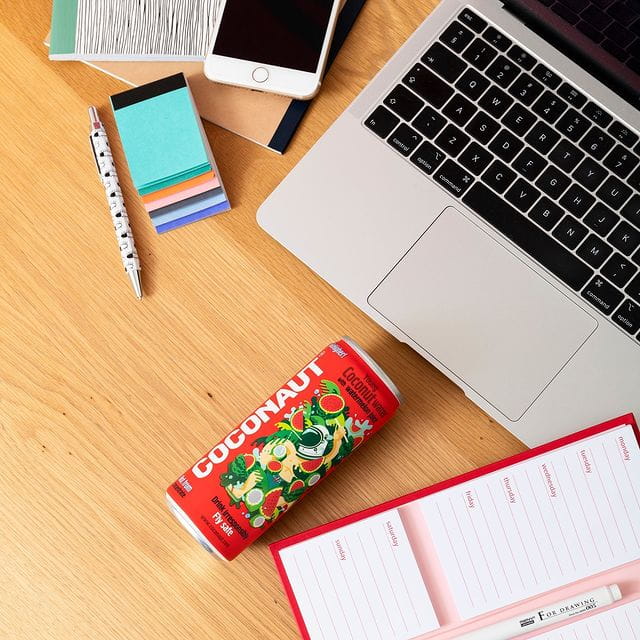 كوكونوت - ماء جوز الهند الطازج مع عصير البطيخ 320 مل (يشمل وديعة 0.25 يورو)